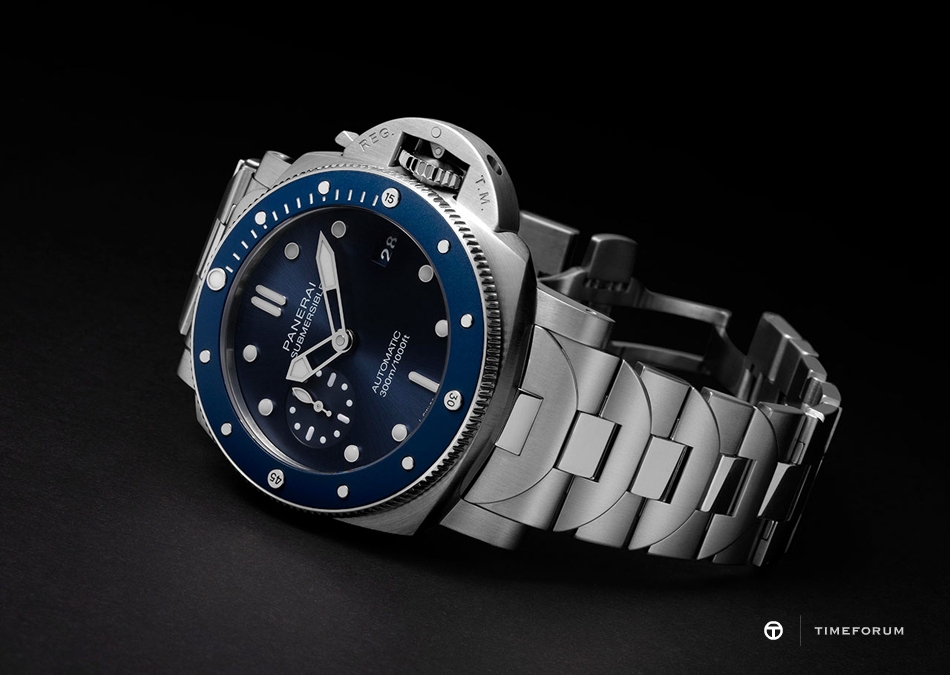 Panerai-Submersible-Blu-Notte-PAM01068-001.jpg