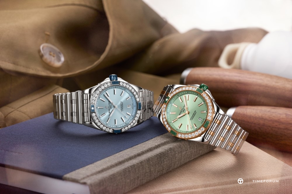 30_Breitling Super Chronomat Automatic 38 in ice blue and mint green_RGB.jpg