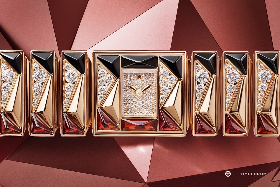 0​2_Cartier_Cartier Libre_close up_HPI01530​.jpg