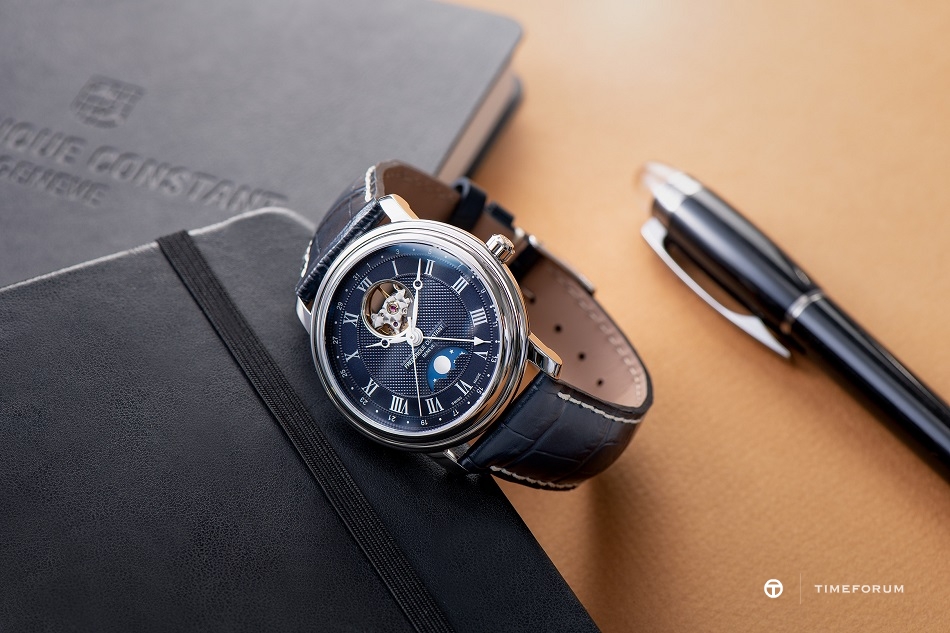 2022_Frederique_Constant_FC-335MCNW4P26_Classics_Heart_Beat_Moonphase_Date_PR_2©Eric_Rossier_SD.jpg
