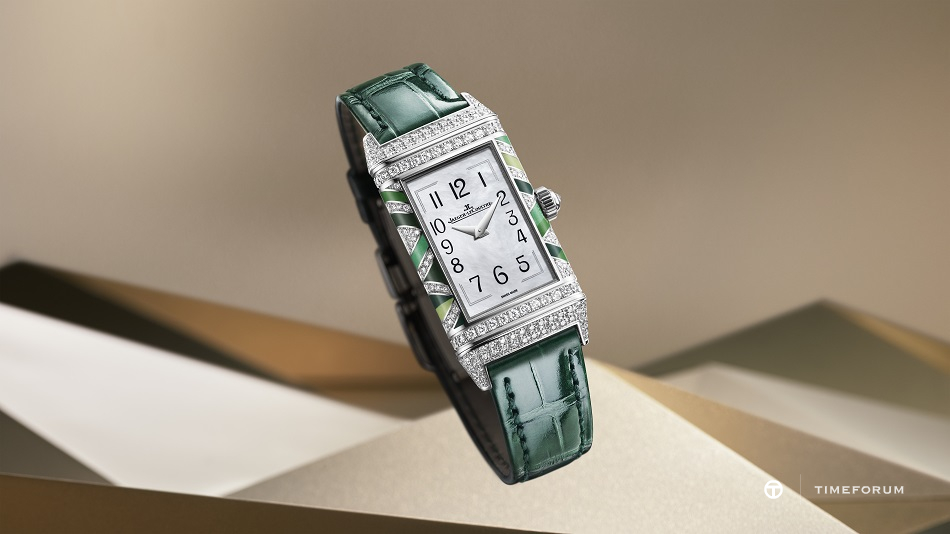 jaeger-lecoultre-reversoonepreciouscolours-green-recto-levitation-16-9.jpg