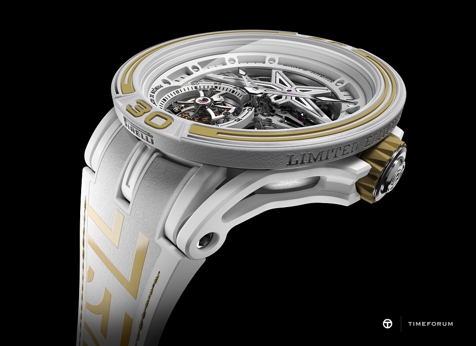 excaliburspiderpirellimt-campaignview-oro-hd.jpg