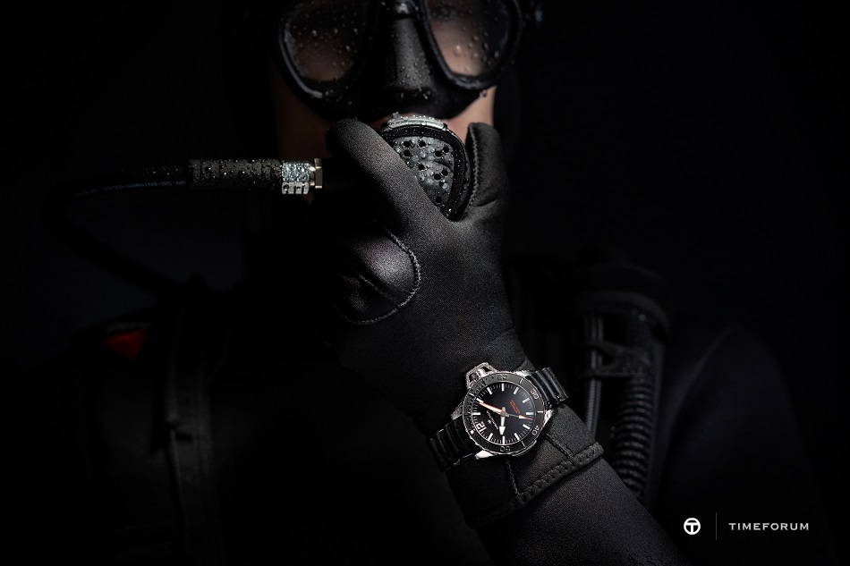 Hamilton_Khaki_Navy_Frogman_Auto_46mm_H77825330_Lifestyle_3___Copie_13353.jpg