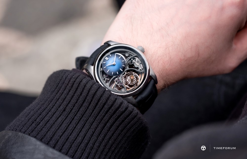 HMOSER_Pioneer Cylindrical Tourbillon Skeleton_Lifestyle_02 (original).jpg