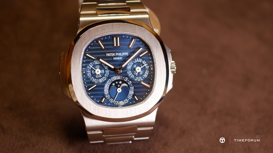 Patek_Philippe_Nautilus_Perpetual_Calendar_Ref_57401G-001_dial1.jpg