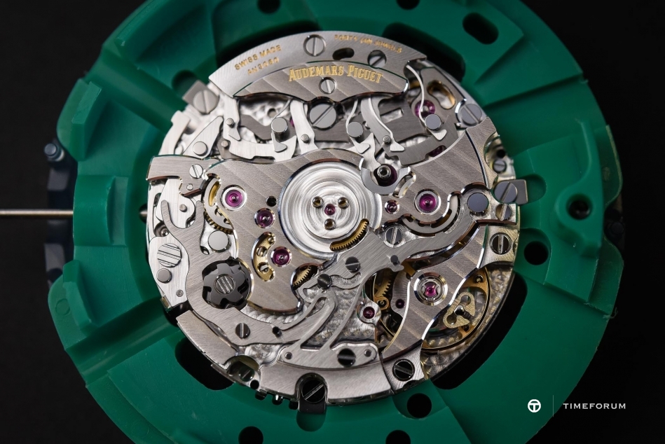 Audemars-Piguet-Calibre-4400-The-New-In-House-Integrated-Chronograph-Code-11_59-2.jpg