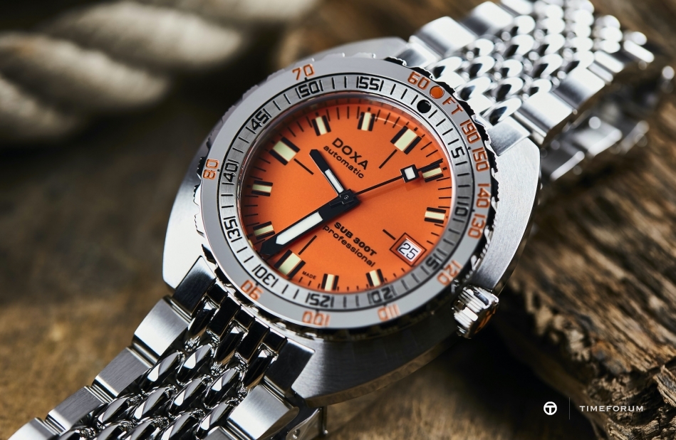 DOXA-Sub-300T-Orange-1329.jpg