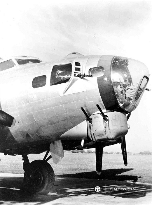 B-17G_Nose_in_Detail.jpg