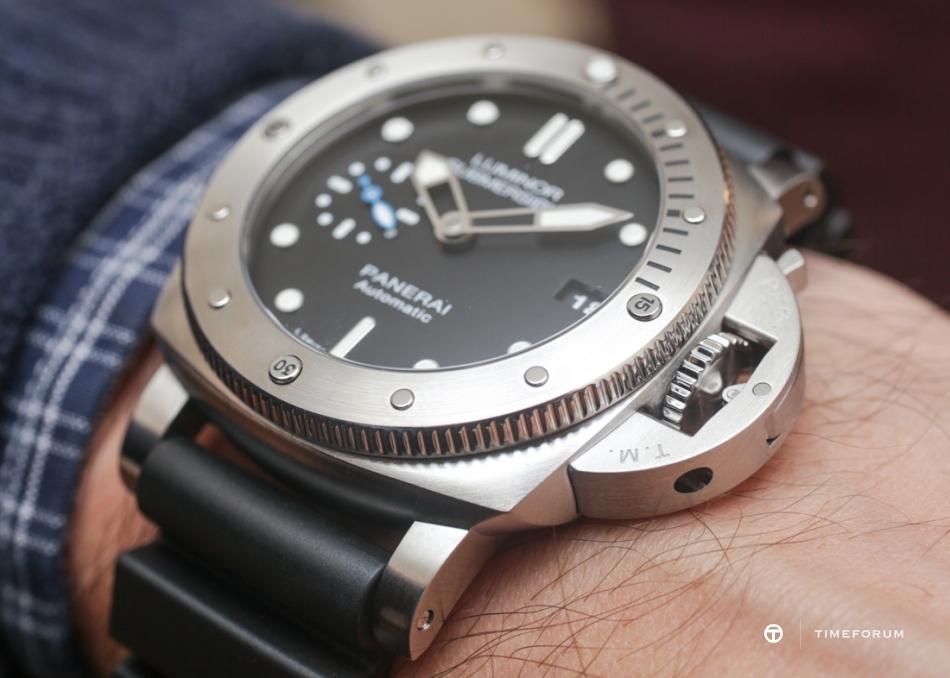 Panerai-Luminor-Submersible-1950-3-Days-Automatic-Acciaio-42-mm-PAM682-3.jpg