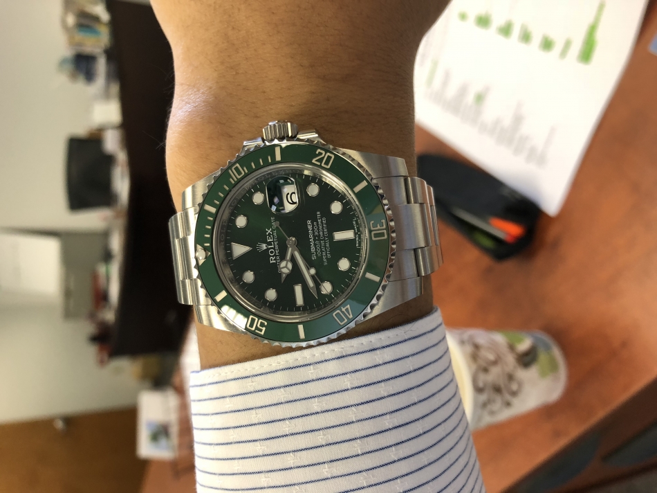 EE67B3E4-9A94-40C7-A171-8CA8ED74E769.jpeg : Submariner green.