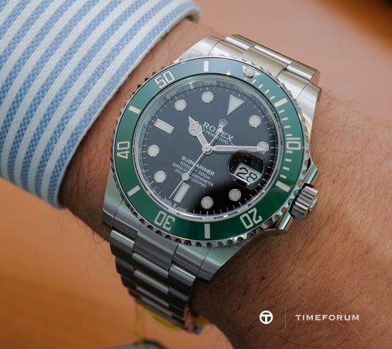 Rolex-Submariner-126610LV-green-watch-4.jpg
