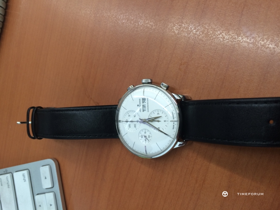 image.jpg : 새로 구입한 시계좀 봐주세요.