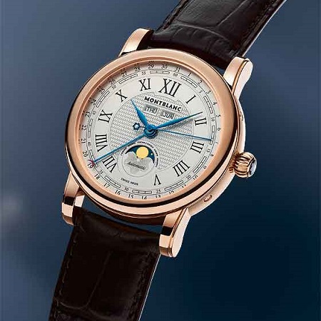 Montblanc-Star-Quantieme-Complet-Watch-Angleview.jpg