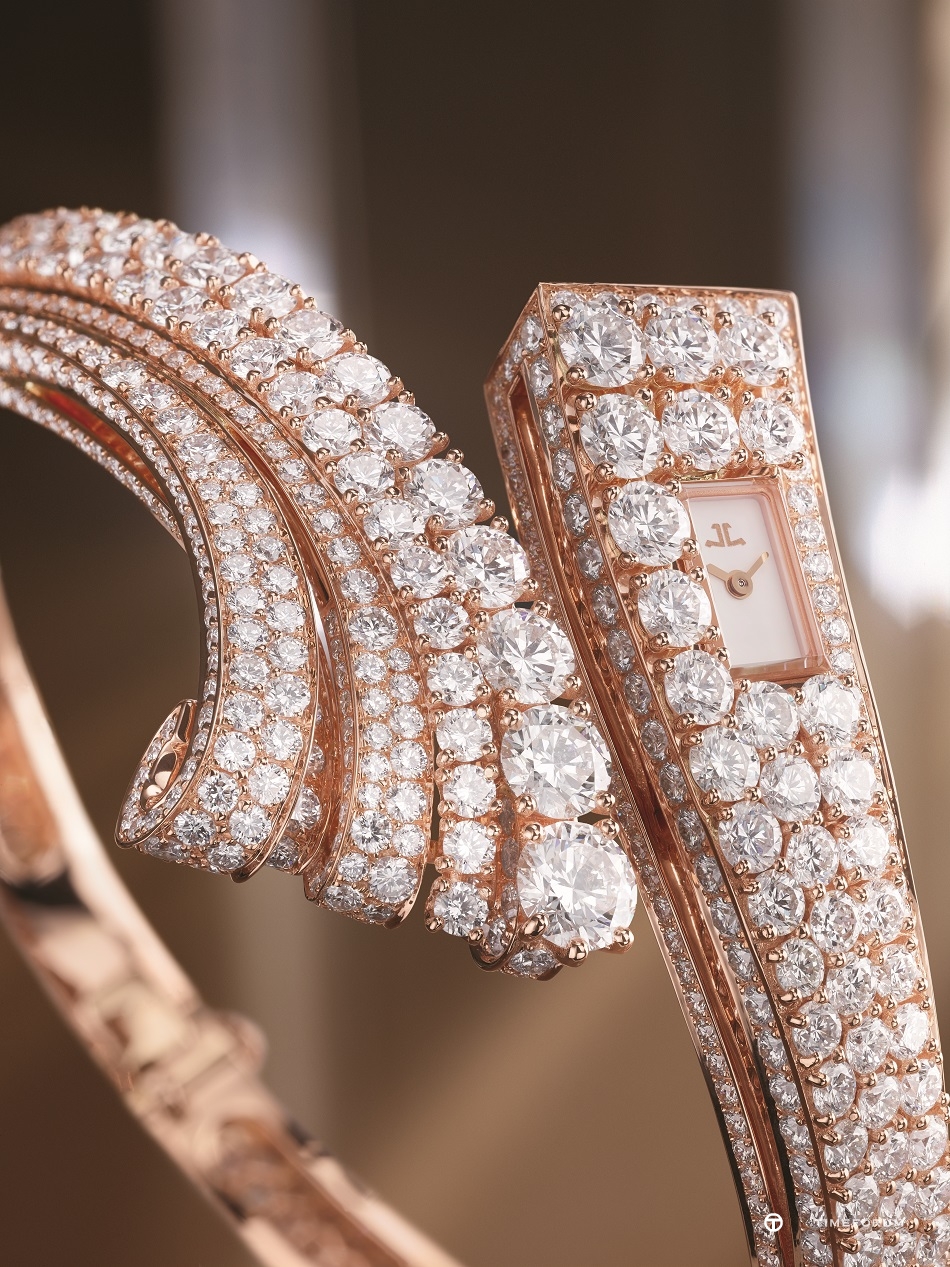 jlc-101-q2892201-bangle-101-closeup-ndeg1.jpg