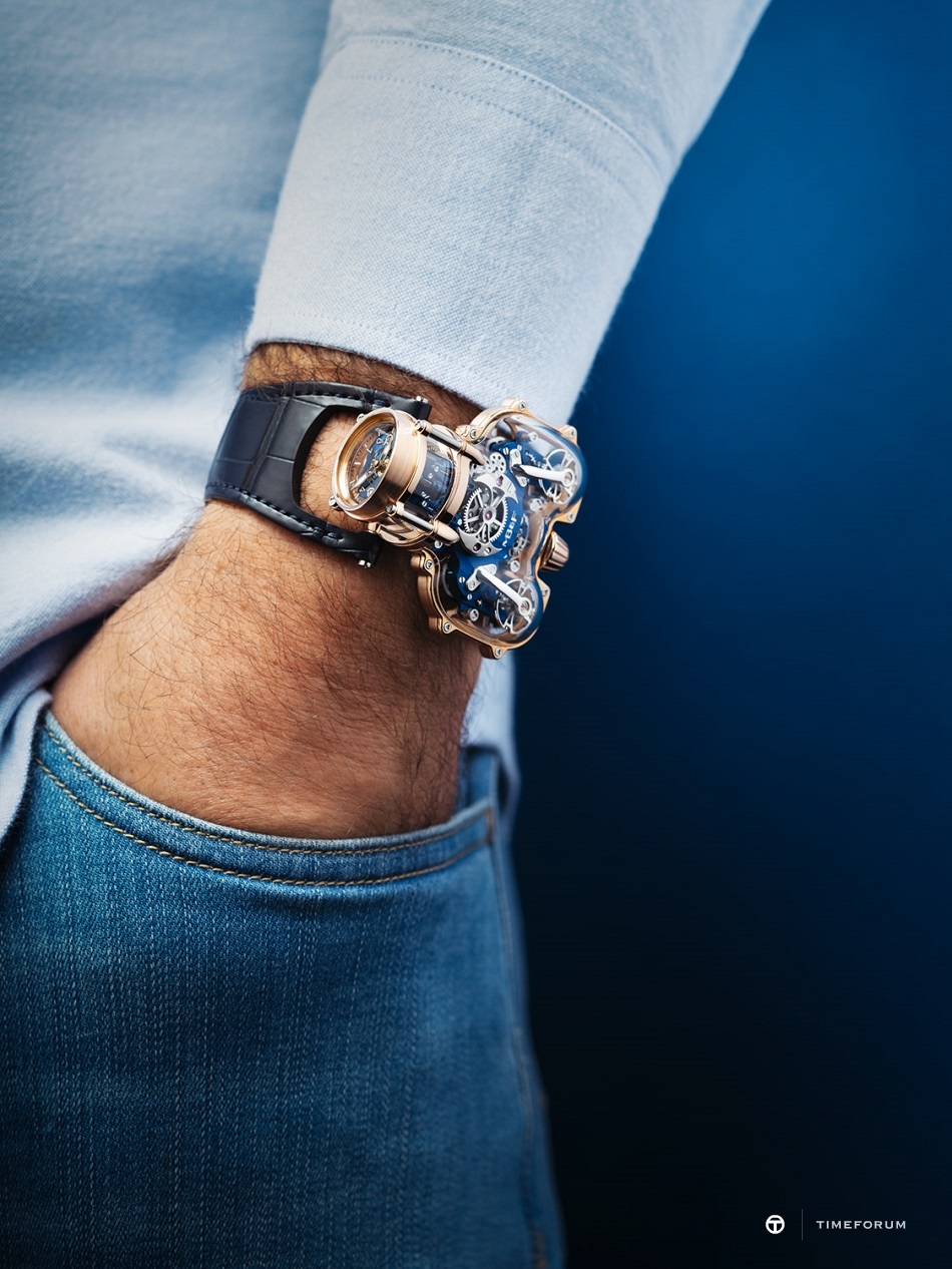 MBandF_HM9_SV_RG_Blue_Wristshot_Lres.jpg