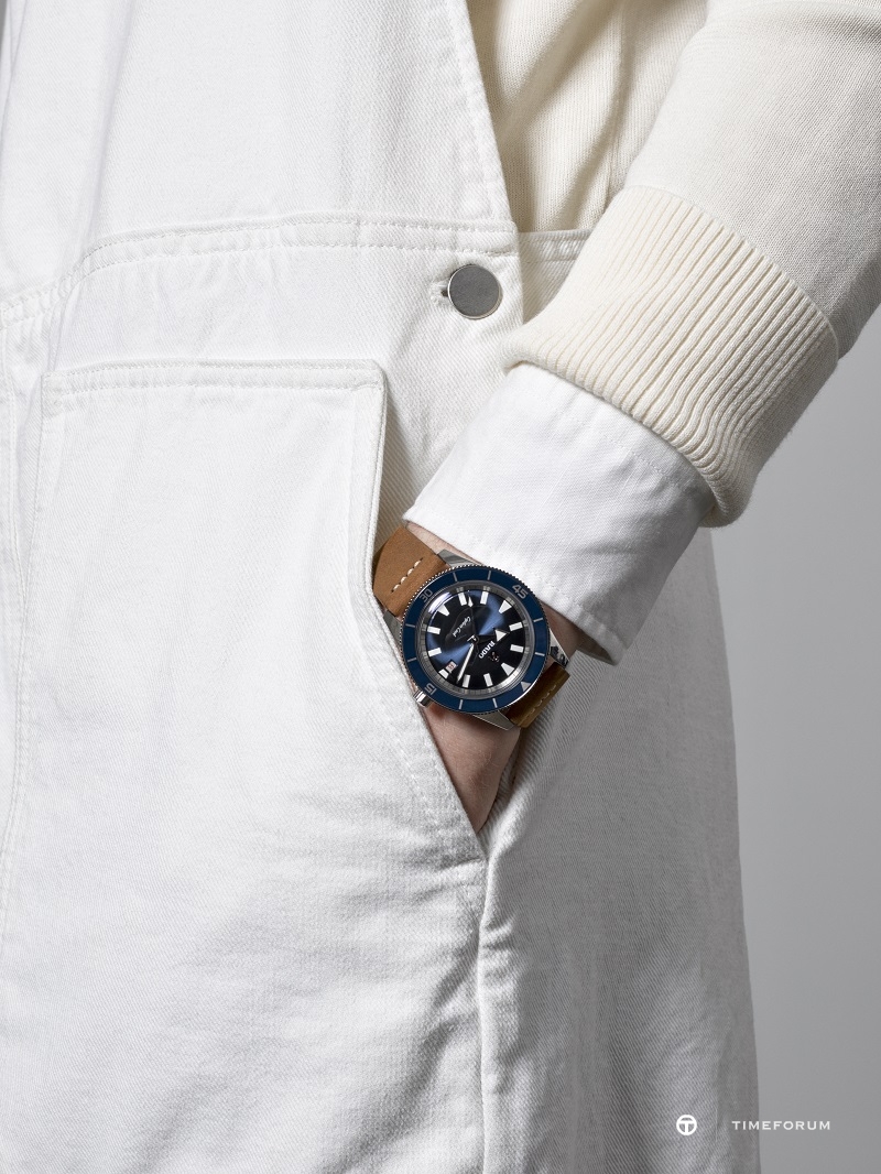 Rado_Captain-Cook_42mm_blue_Ref.01.763.0505.3.120.jpg