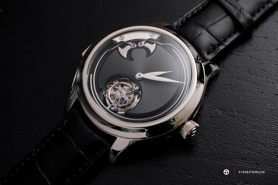 Endeavour Concept Minute Repeater Tourbillon_1903-0200_Lifestyle.jpg