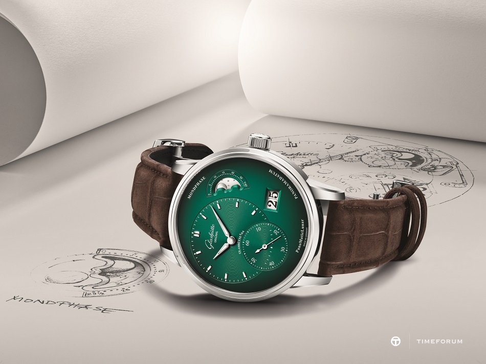 Glashütte_Original_PML_Forest_Green_1-90-02-13-32-31_Mood1.jpg