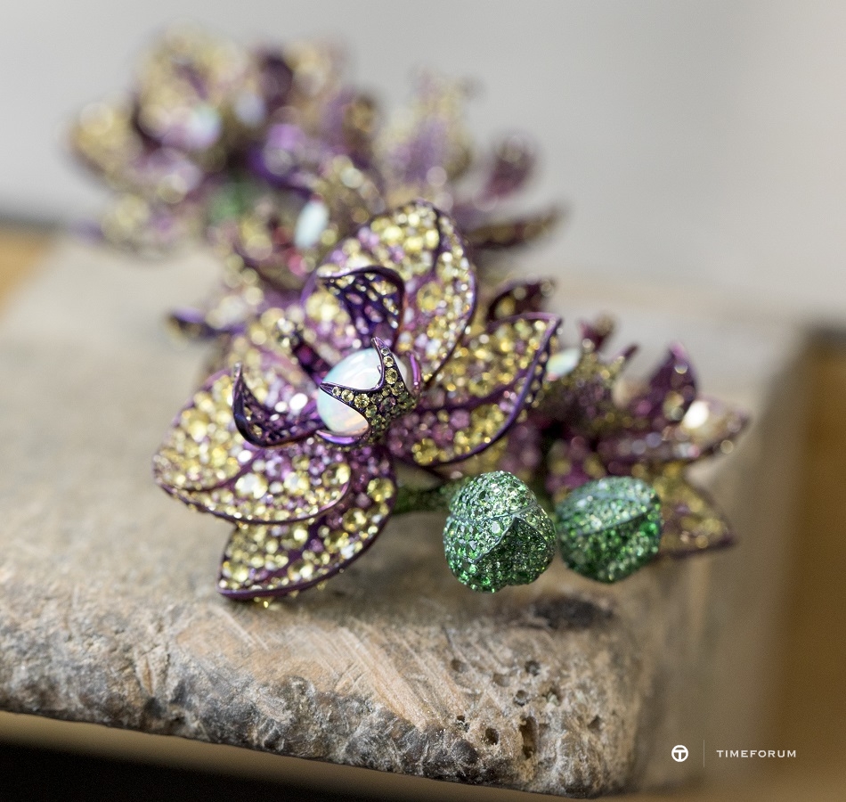 Making of orchid earrings from the Red Carpet Collection (1).jpg
