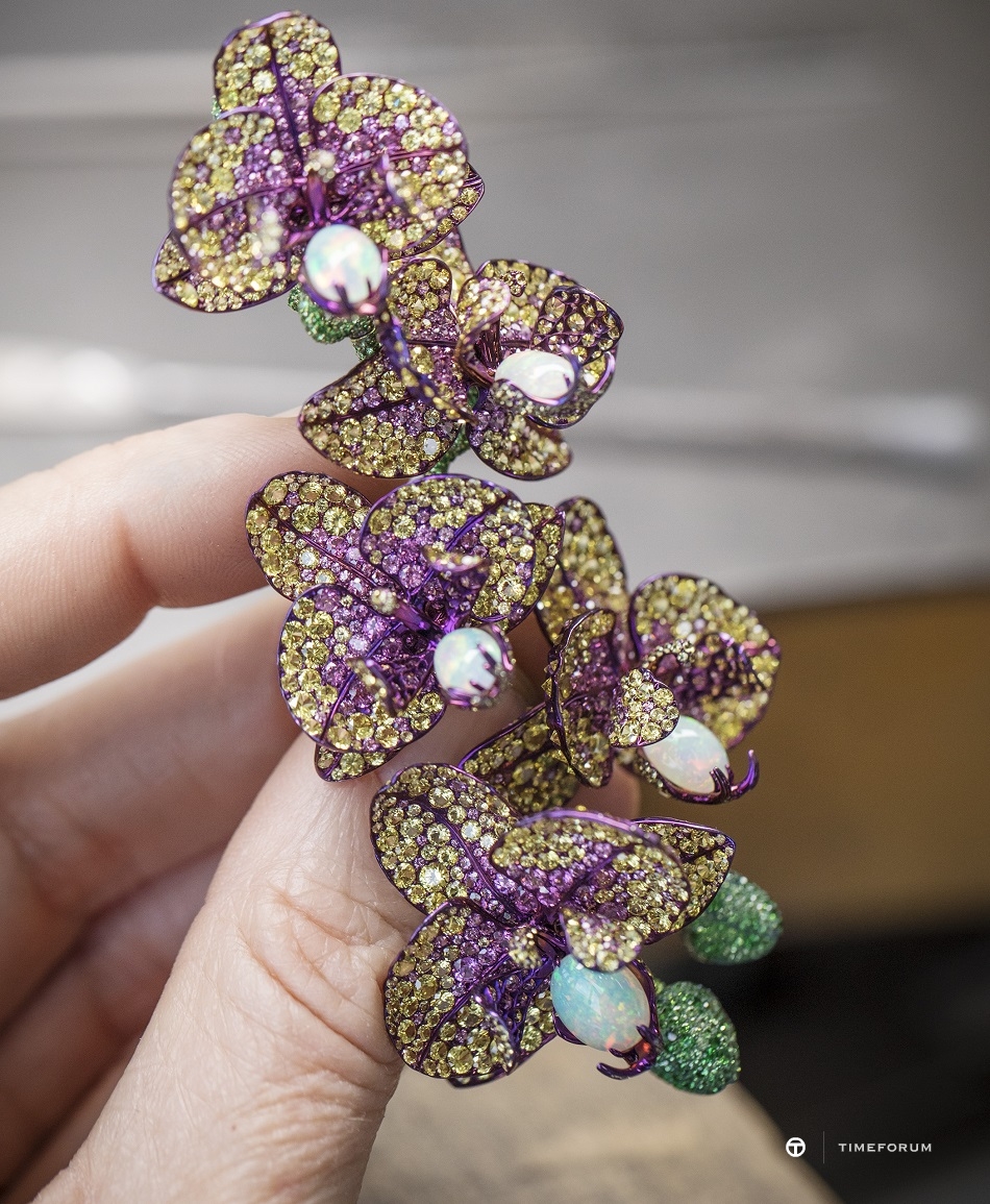 Making of orchid earrings from the Red Carpet Collection (3).jpg