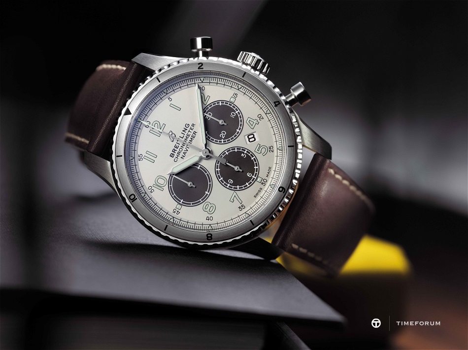 Navitimer_Aviator_8_B01_Chronograph_43_Limited_Edition_02.jpg