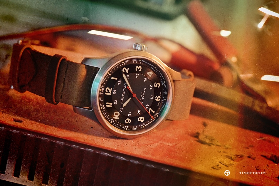 Khaki Field Titanium Automatic Far Cry_6_H70645533_Lifestyle 2.jpg