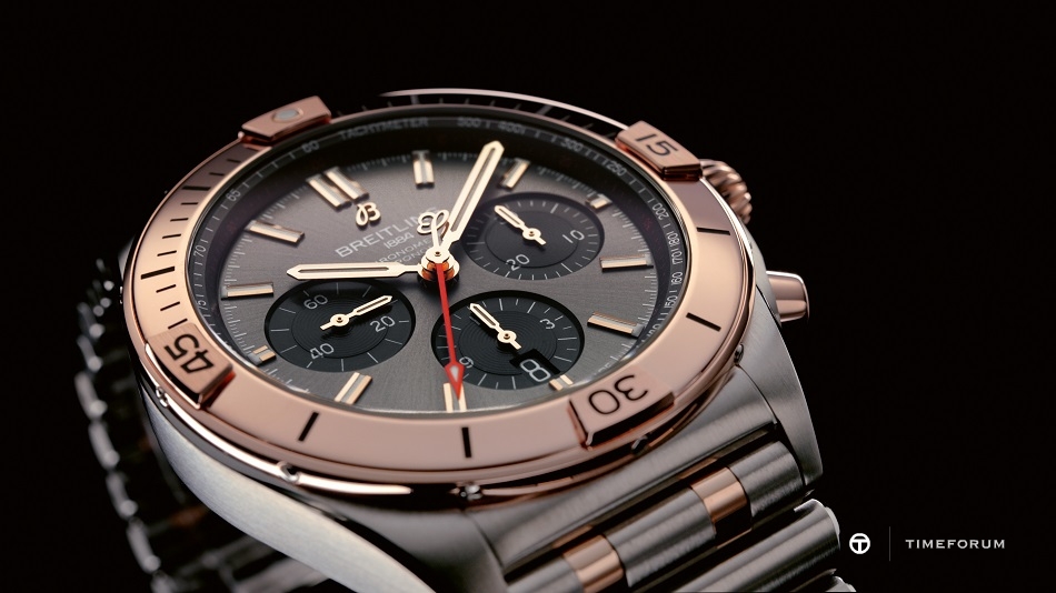 18_two-tone-chronomat-b01-42-with-an-anthracite-dial-and-black-subdials-highlighted-by-an-18-k-red-gold-bezel-crown-and-pushers_ub0134101b1u1.jpg