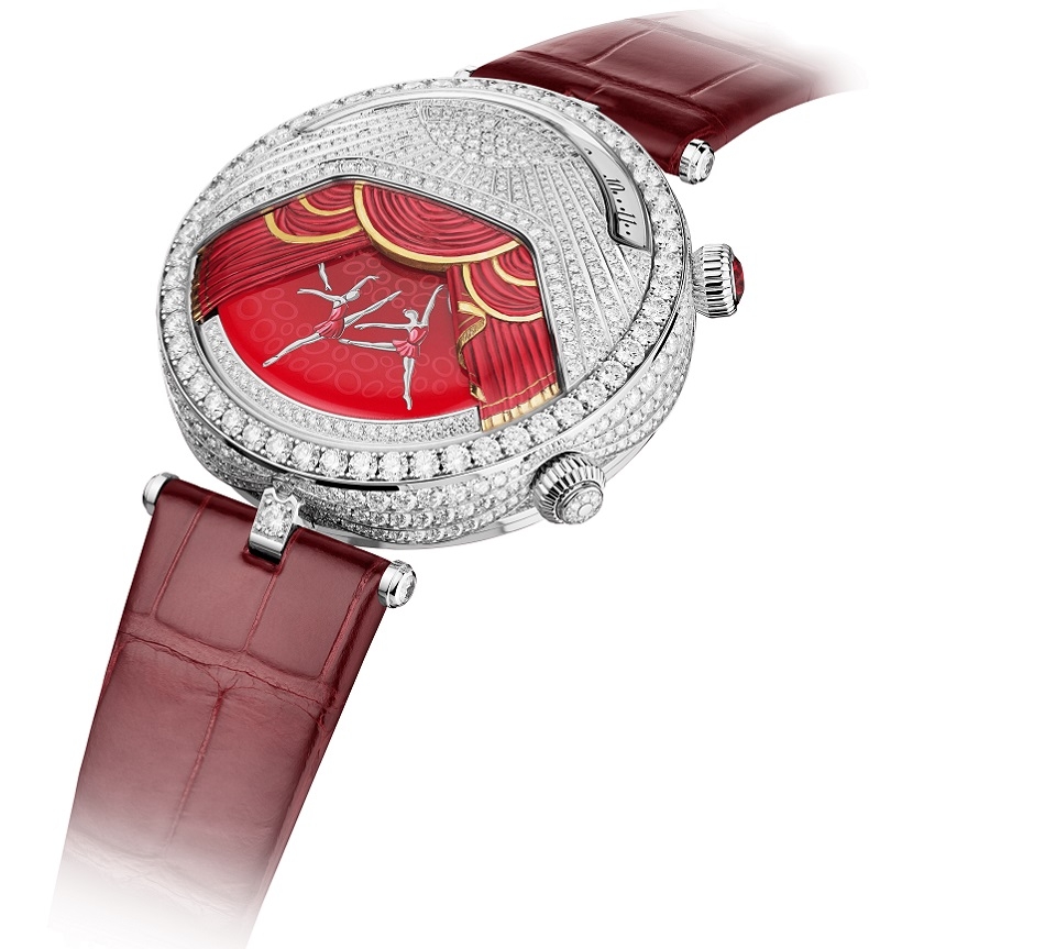 Packshot_VCARO90600_-_Lady_Arpels_Ballerine_Musicale_Rubis_-_3Q_Ouverte__Van_Cleef__Arpels_-_Clement_Rousset_2069847.jpg