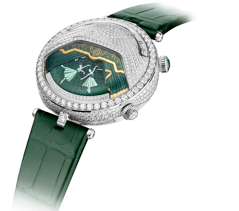 Packshot_VCARO90500_-_Lady_Arpels_Ballerine_Musicale_Emeraude_-_3Q_Ouverte__Van_Cleef__Arpels_-_Clement_Rousset_2067579.jpg