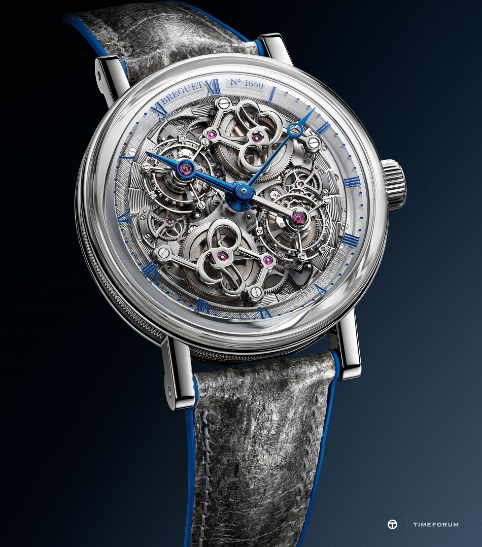 Classique_Double_Tourbillon_5345PT_PR_bracelets_bleus_High_resolution__300_dpi___JPG__10236.jpg