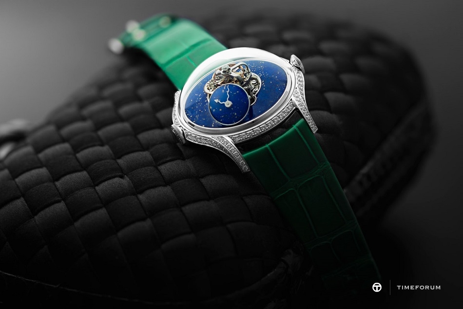 MBandF_LM-Flying-T_Lapis-Lazuli_Lifestyle2_Lres.jpg