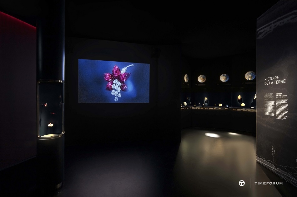 Worn_2020_Van_Cleef__Arpels__Exposition_Pierres_Pr (9).jpg