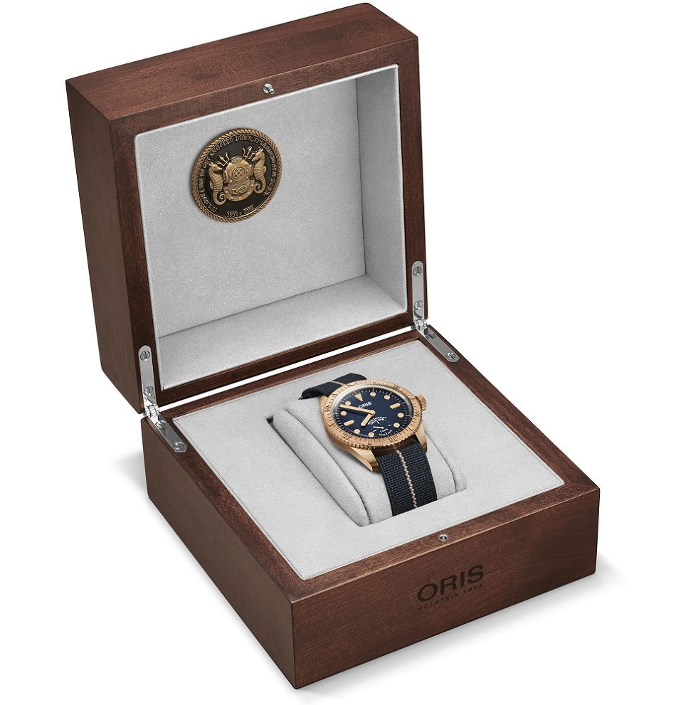 01 401 7764 3185-Set - Oris Carl Brashear Calibre 401 Limited Edition_HighRes_12944.jpg