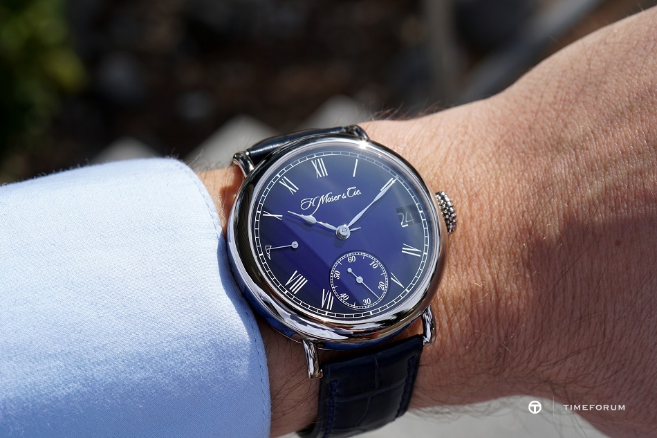 Heritage Perpetual Calendar Midnight Blue Enamel_8800-0203_Lifestyle_02.jpg