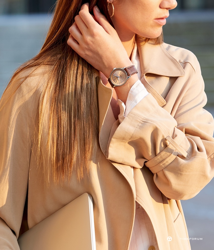 16_female-model-wearing-the-navitimer-automatic-35-with-a-copper-colored-dial-and-diamond-hour-markers-with-a-burgundy-alligator-leather-strap-1.jpg