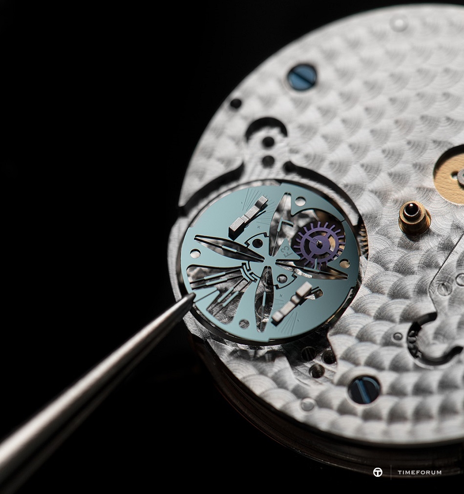 Frederique_Constant_FC-810MC3S6_Photo©Eric_Rossier_Workshop_3_SD.jpg