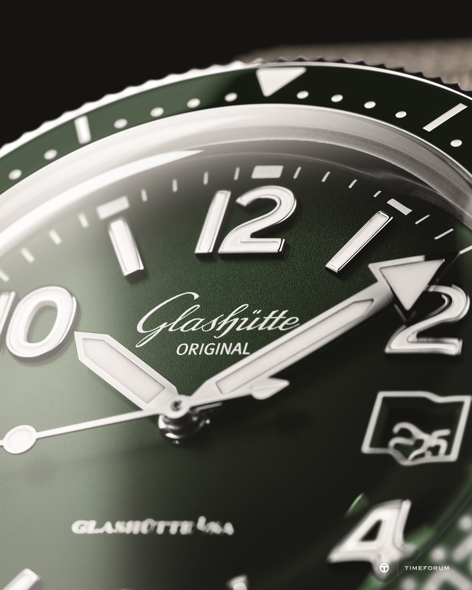 Glashütte_Original_1-39-11-13-83-34_SeaQ_ST_reed_green_Detail.jpg