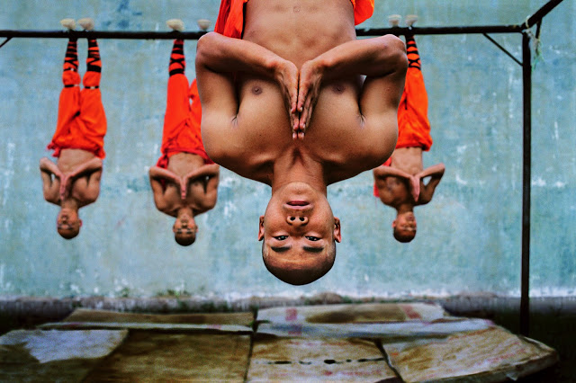 rsz_11_steve_mccurry_shaolin_monks_training_copyright_steve_mccurry_courtesy_st_moritz_art_masters.jpg