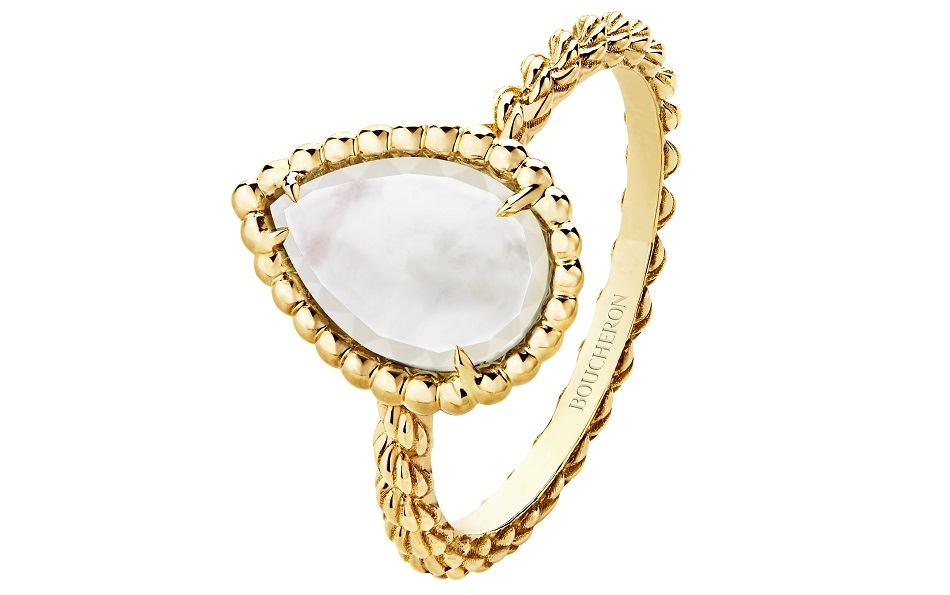 Serpent Boheme small ring mother of pearl on yellow gold.jpg