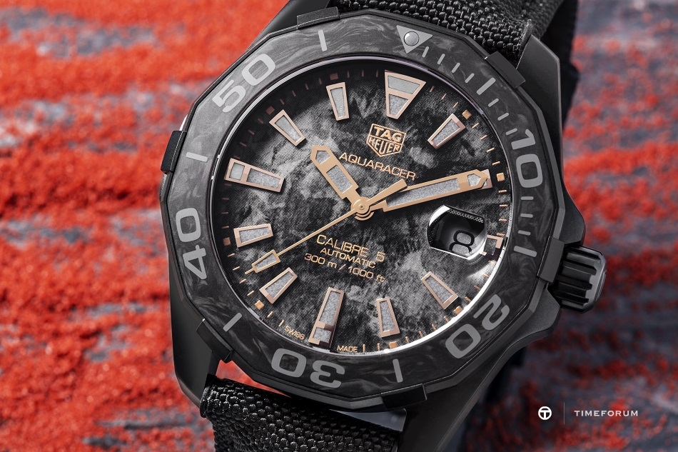 TAGHeuer Aquaracer Carbon_WBD218A.FC6445_2018 (5).jpg