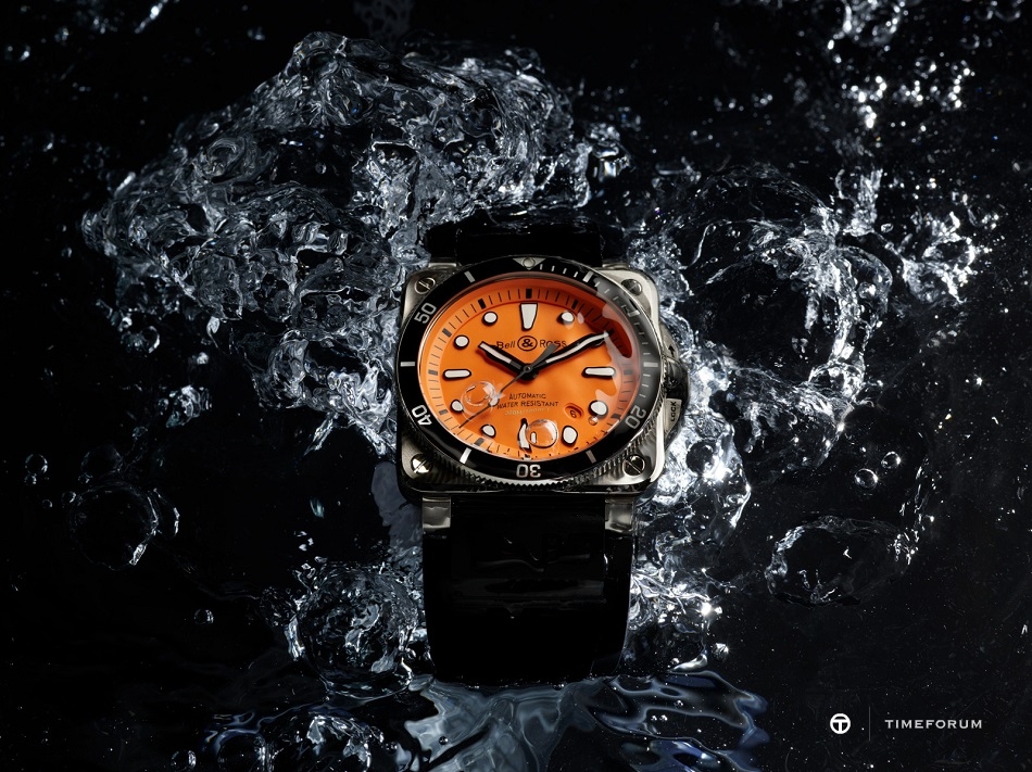 K10-01-BR03-diver-orange-fond-eau.jpeg-1600px.JPG