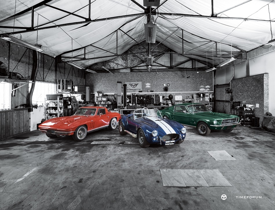28_Three icons of the American car culture_Chevrolet Corvette, Shelby Cobra, Ford Mustang (from left to right)_RGB.jpg