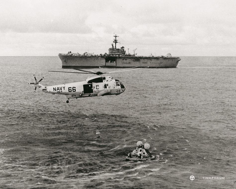 5. Apollo 13 crew recovery after splashdown.jpg