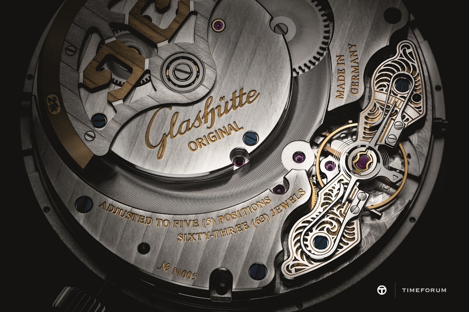 Calibre 89-02 - Detail - movement back side.jpg