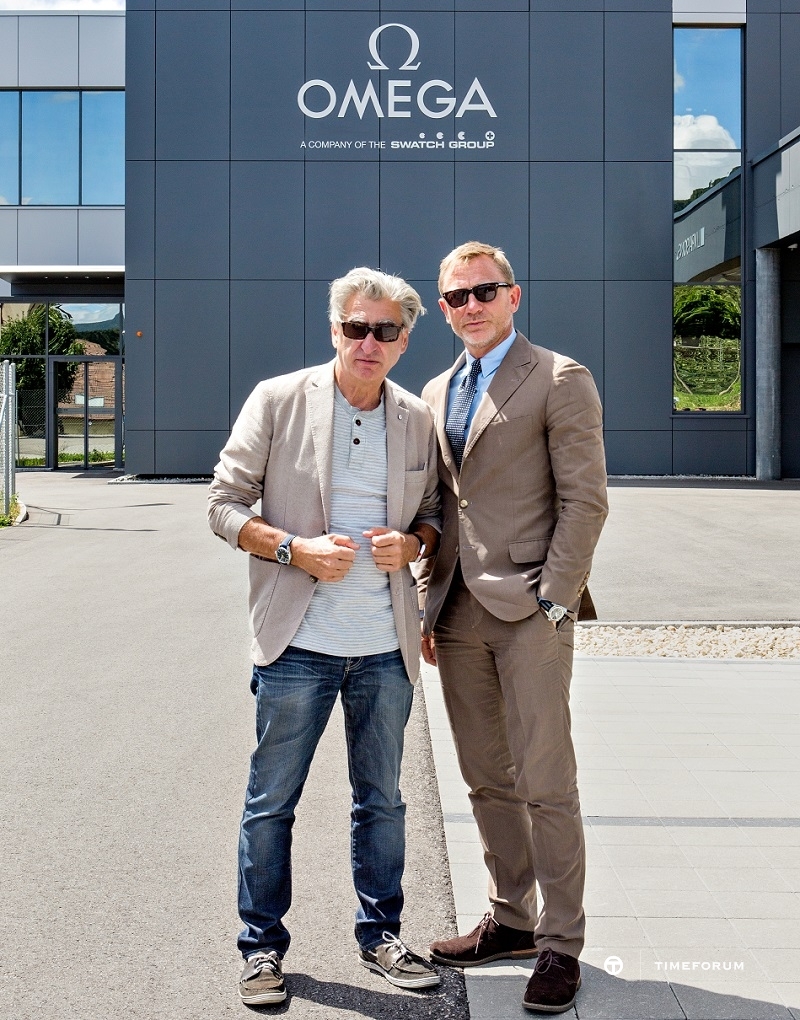 Nick_Hayek_and_Daniel_Craig_are_seen_at_the_OMEGA_Factory_Visit_in_Switzerland - 복사본.jpg