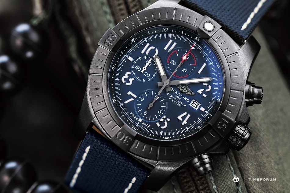 03_super-avenger-chronograph-48-night-mission-1.jpg