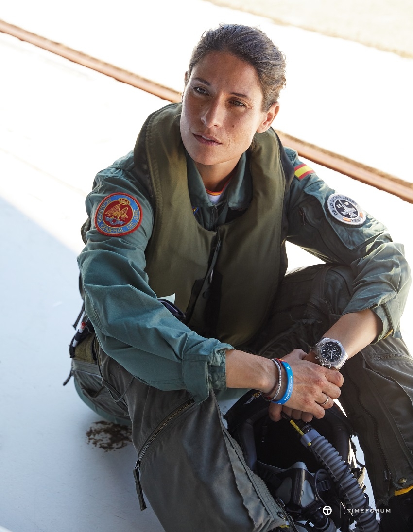 09_breitling-aviation-pioneers-squad-member-rocio-gonzalez-torres-wearing-the-avenger-chronograph-43.jpg