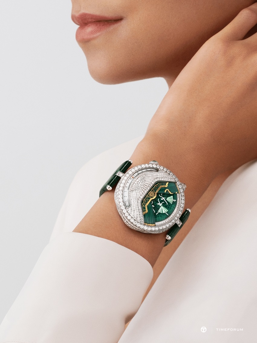 vcaro90500-watch-poetic-complication-lady-arpels-ballerines-musicales-worn-alternative-white-gold-emerald-diamond_2121461.jpg