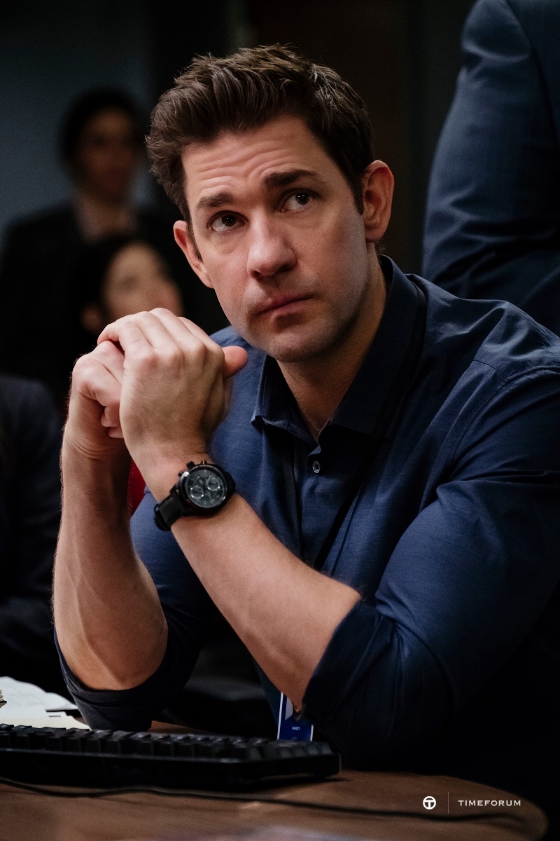 H71626735 Khaki Field Auto Chrono in Jack Ryan 1.jpg