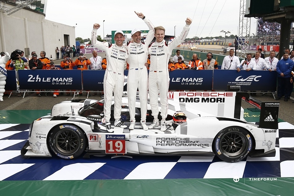 005_Porsche_winning_team_Le_Mans_2015 - 복사본.jpg